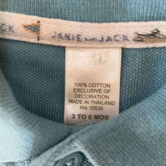 Blue Whale 🐳 💯 cotton shirt 👕 for your wee one ☝️ 2 buttons easy on off. - Picture 5 of 17